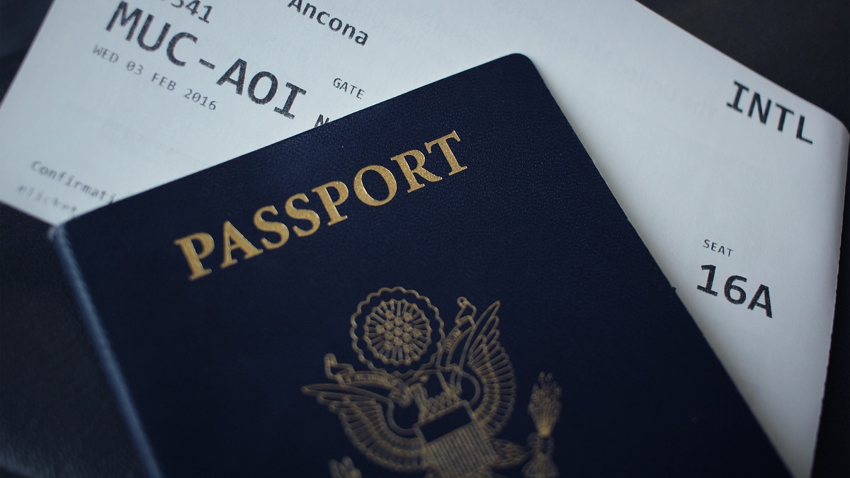 海外ではパスポートは実物を持ち歩くべき？それともコピー？