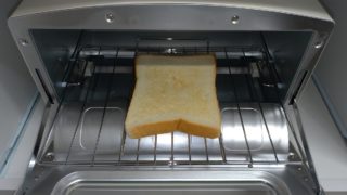 【レビュー】1分半でトーストが焼けるアラジンのトースターは時短に最適